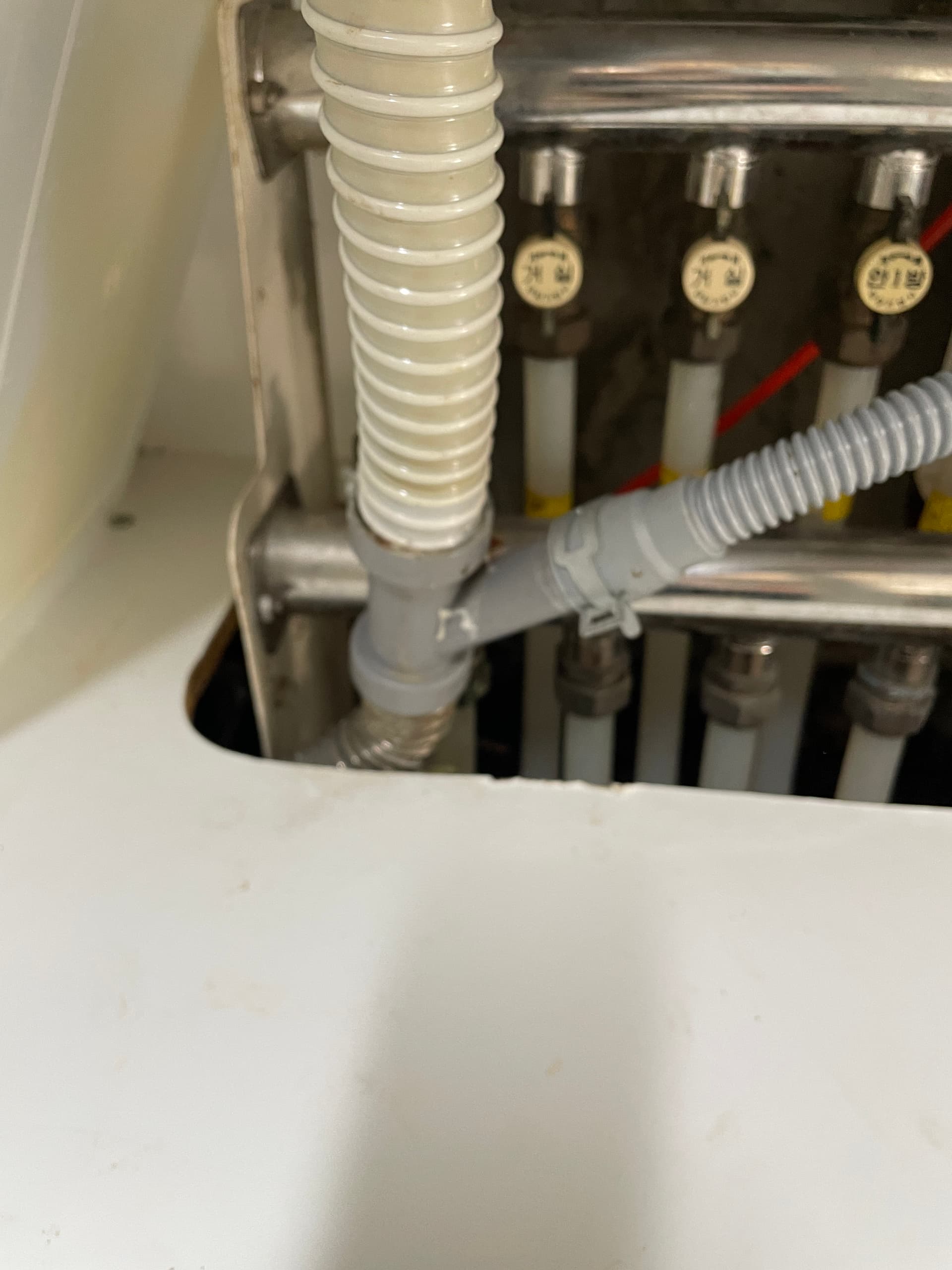 [장수군 천천면] 누수탐지 - 멈추지 않는 석션기, 원인은 치과 교정용 이물질? 해결 사례