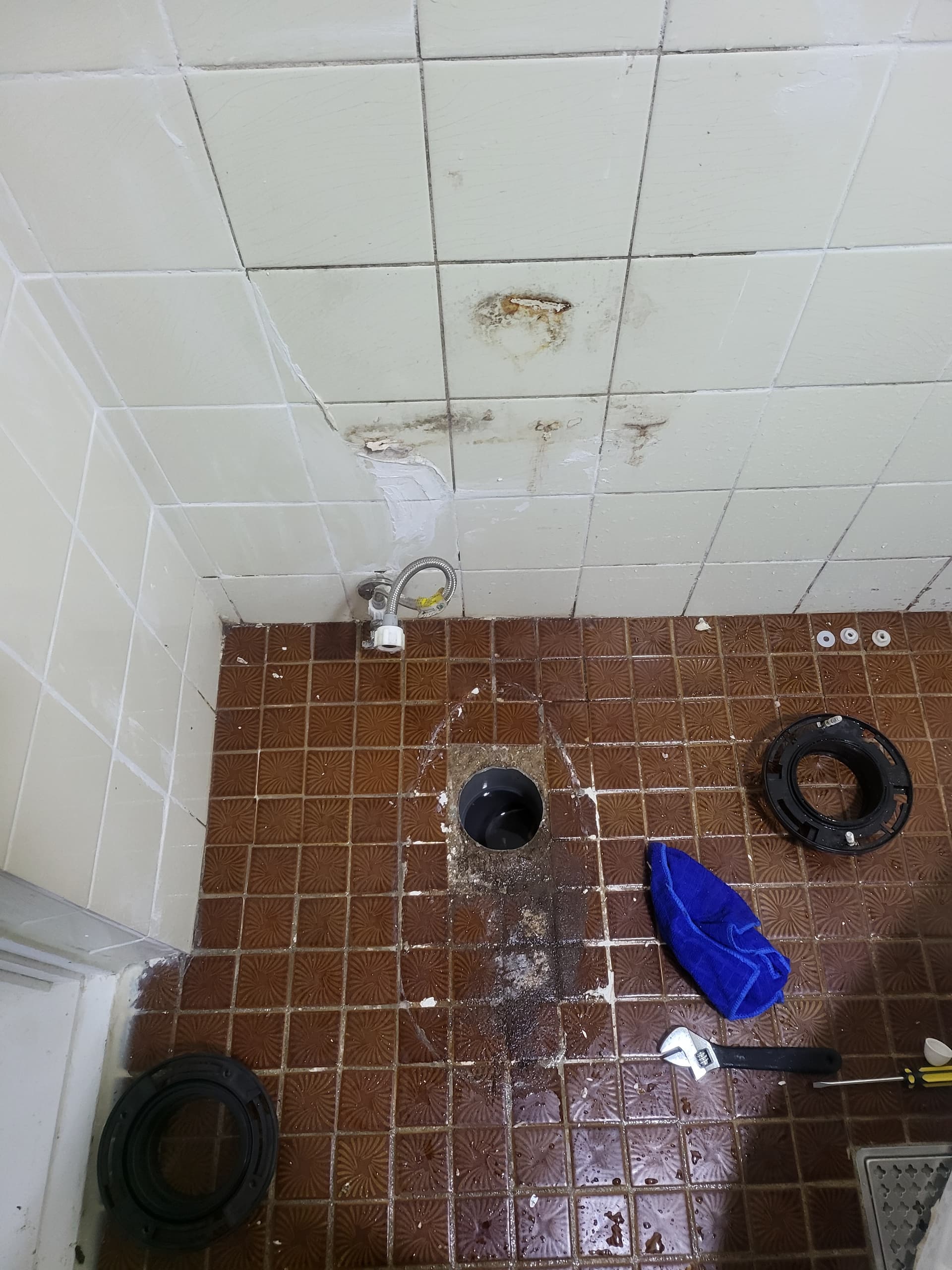 세입자 악몽, 이제 안녕! 원격 수도 밸브로 배관 걱정 끝! (장기 외출 필수템)