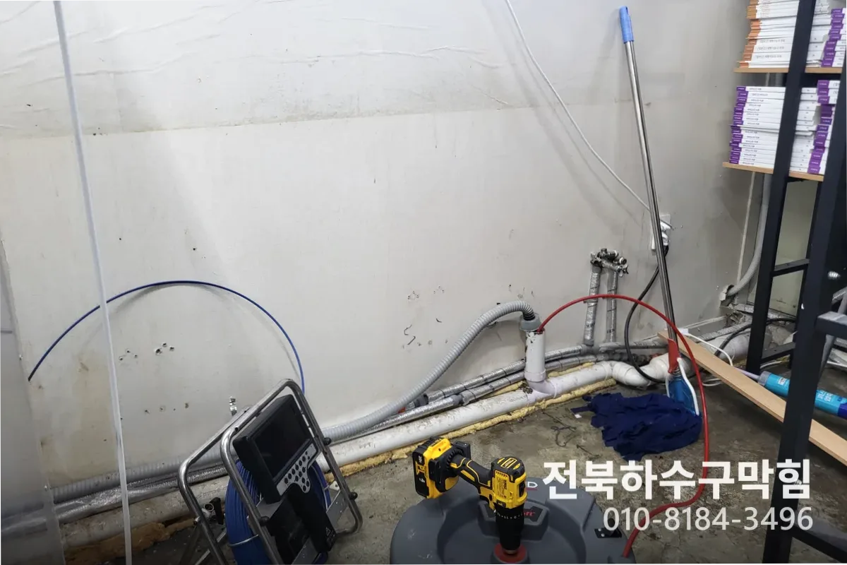 군산시 나운동 에어컨배관세척 작업 완료 후 정상 배수 확인 (나운동에어컨곰팡이)