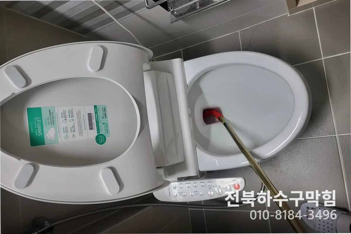 익산시 인화동 에어컨배관세척 작업 완료 후 정상 배수 확인 (15년)