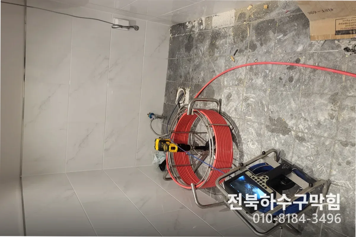 전주시 송천동 에어컨배관세척 전문 장비 투입 작업 중 (에어컨세척)