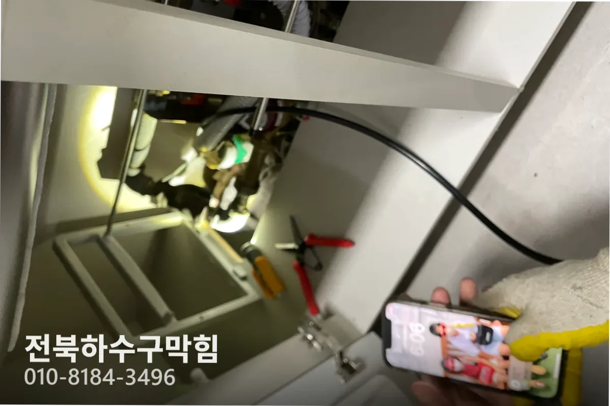 전주시 효자동 에어컨배관세척 작업 완료 후 정상 배수 확인 (효자동에어컨청소업체)