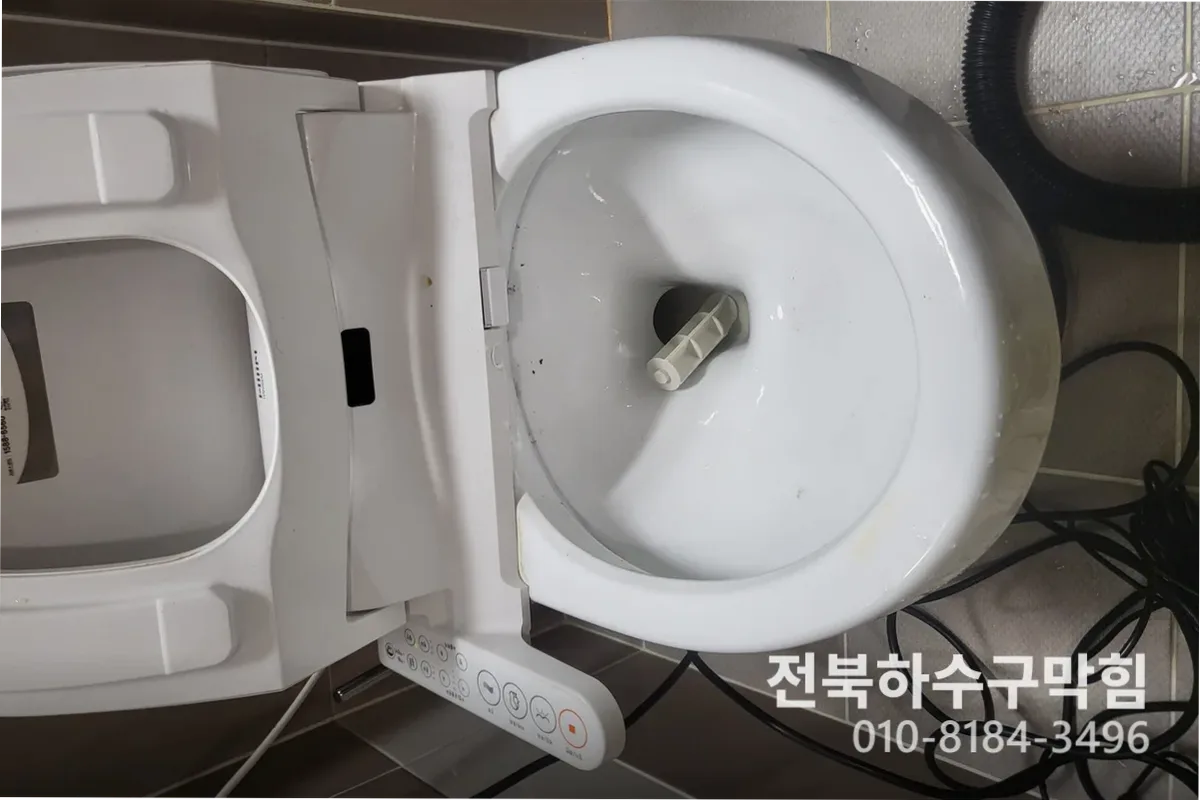전주시 효자동 에어컨배관세척 에어컨세척 작업 완료 후 정상 배수 확인 (에어컨청소)