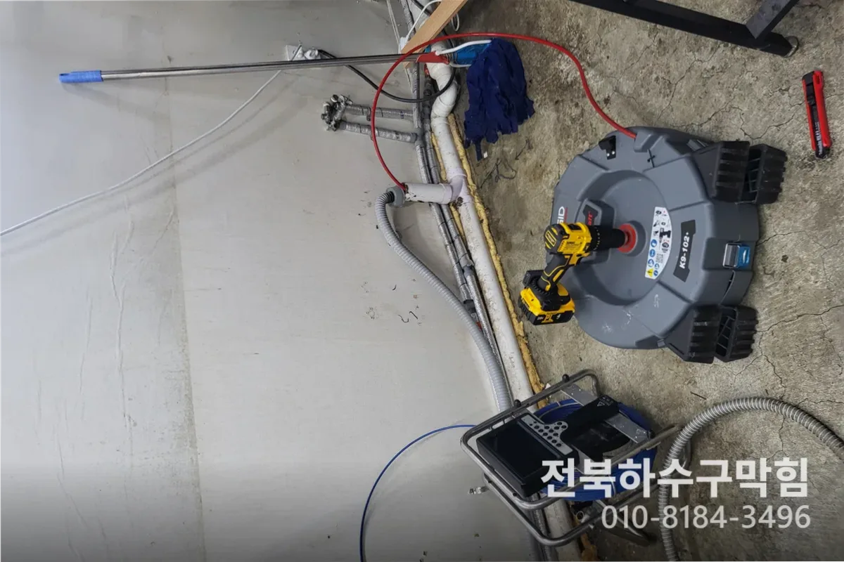 군산시 소룡동 배수구막힘 작업 완료 후 정상 배수 확인 (30분)