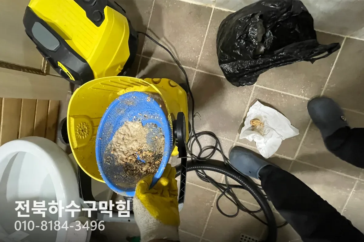 익산시 모현동 배수구막힘 배수구뚫기 전문 장비 투입 작업 중 (모현동화장실배수구냄새)
