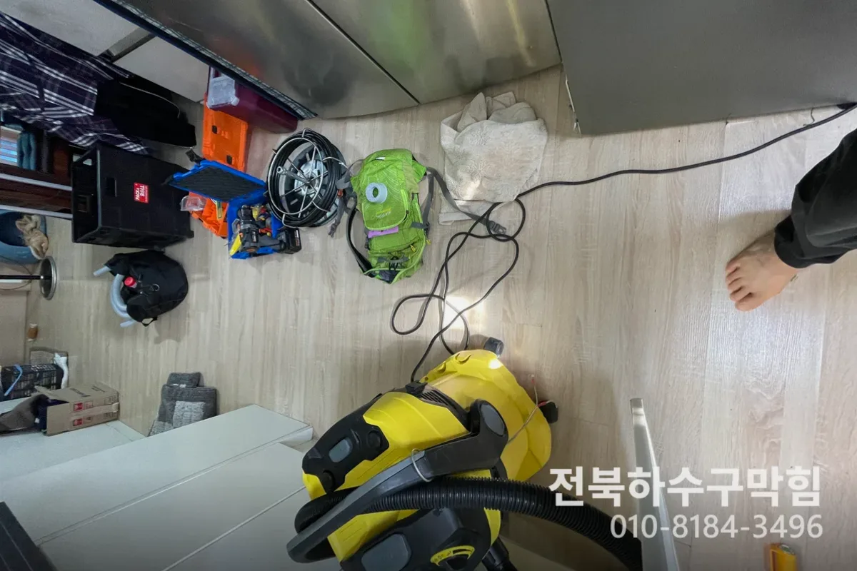 익산시 모현동 배수구막힘 배수구뚫기 작업 완료 후 정상 배수 확인 (모현동화장실배수구냄새)