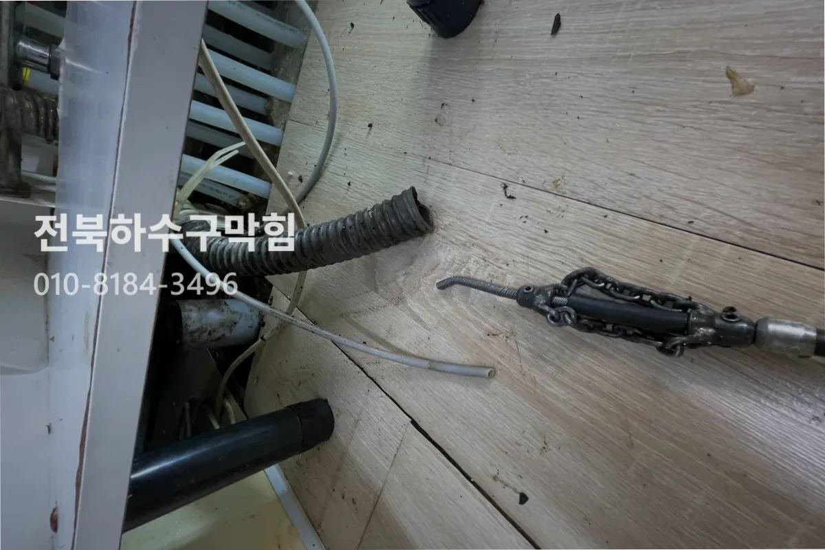 익산시 신동 배수구막힘 배수구청소 작업 전 배관 상태 진단 (신동배수구냄새)