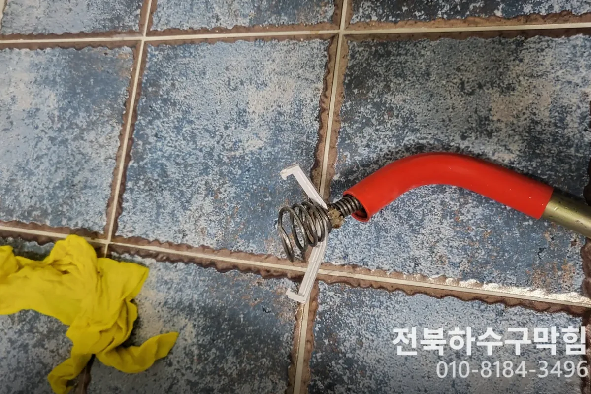 전주시 덕진동 배수구막힘 24시배수구뚫기 작업 완료 후 정상 배수 확인 (덕진동배수구냄새)