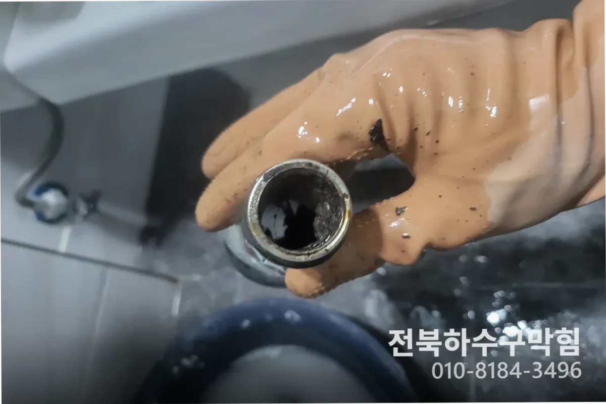 전주시 덕진동 배수구막힘 작업 완료 후 정상 배수 확인 (24시배수구뚫기)