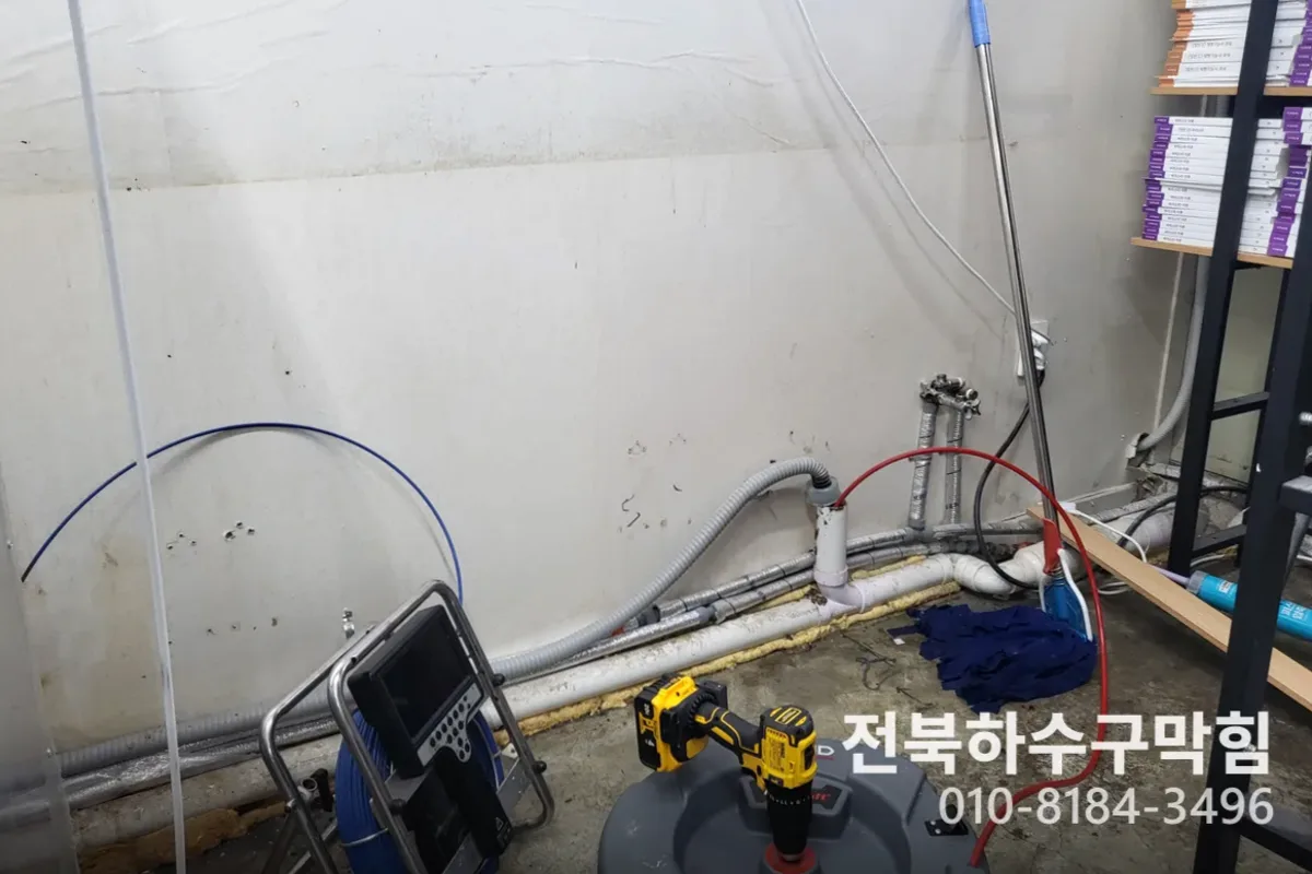 전주시 삼천동 배수구막힘 배수구청소 전문 장비 투입 작업 중 (100)