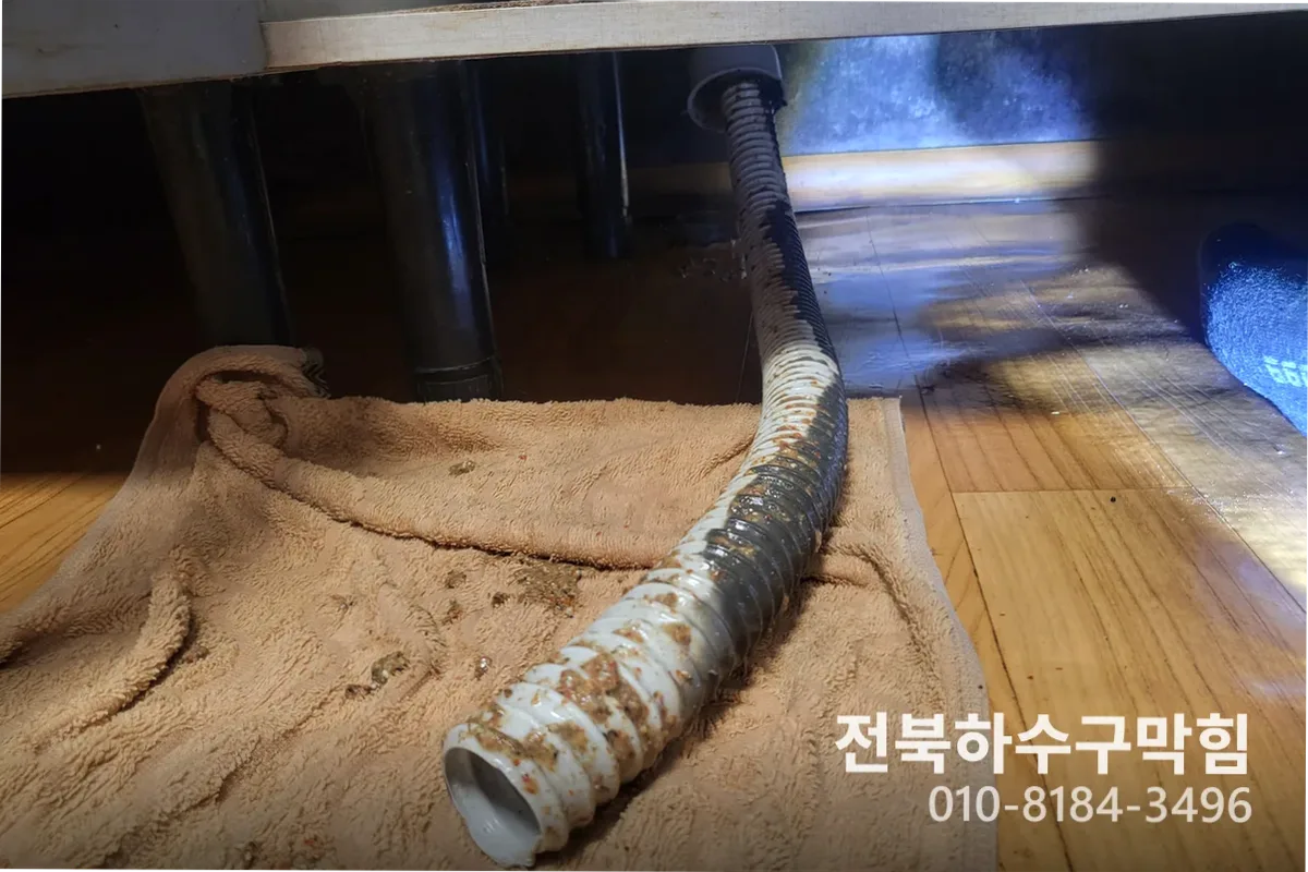 전주시 진북동 배수구막힘 전문 장비 투입 작업 중 (배수구뚫기)