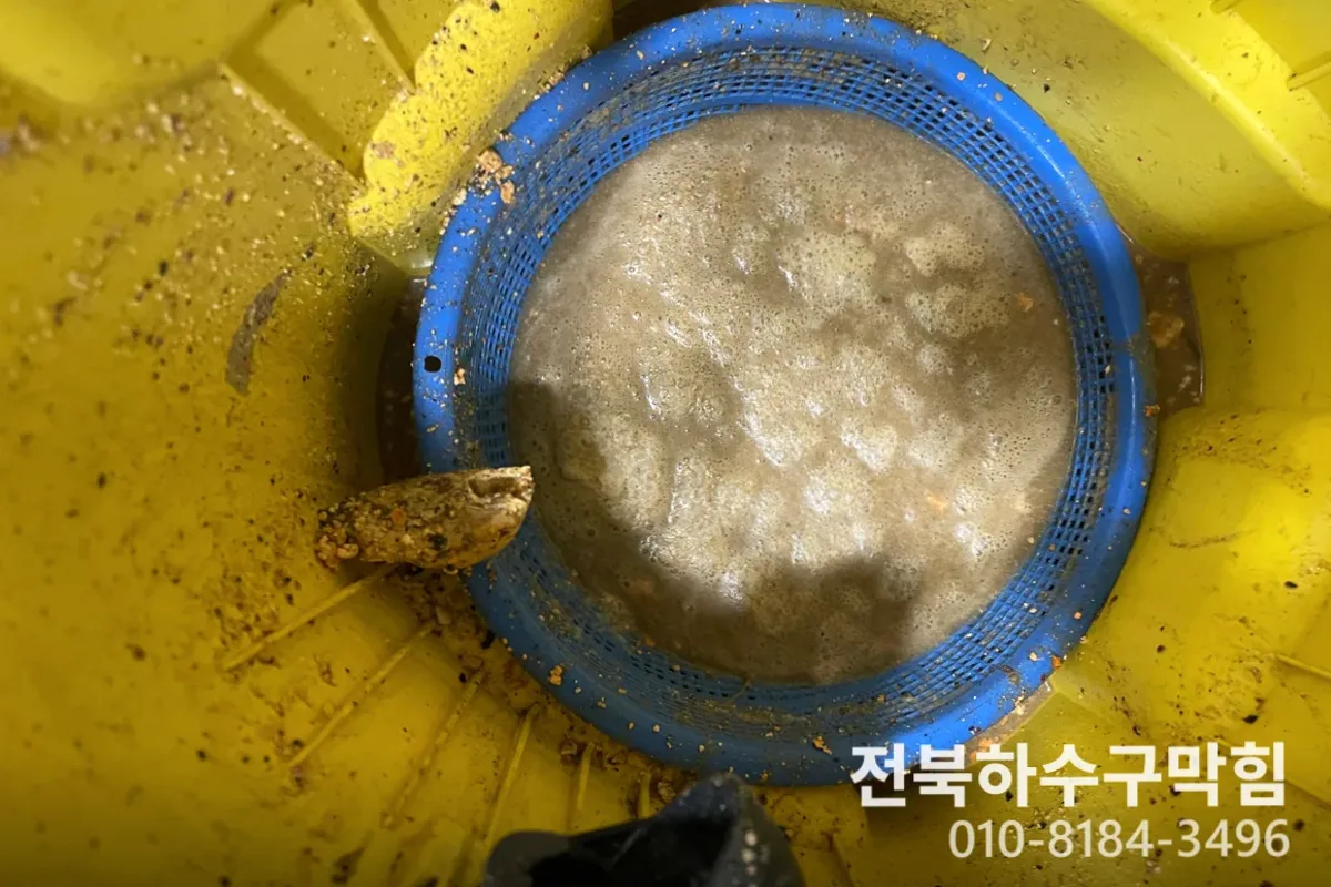 군산시 나운동 하수구막힘 하수구청소가격 전문 장비 투입 작업 중 (나운동주말하수구)