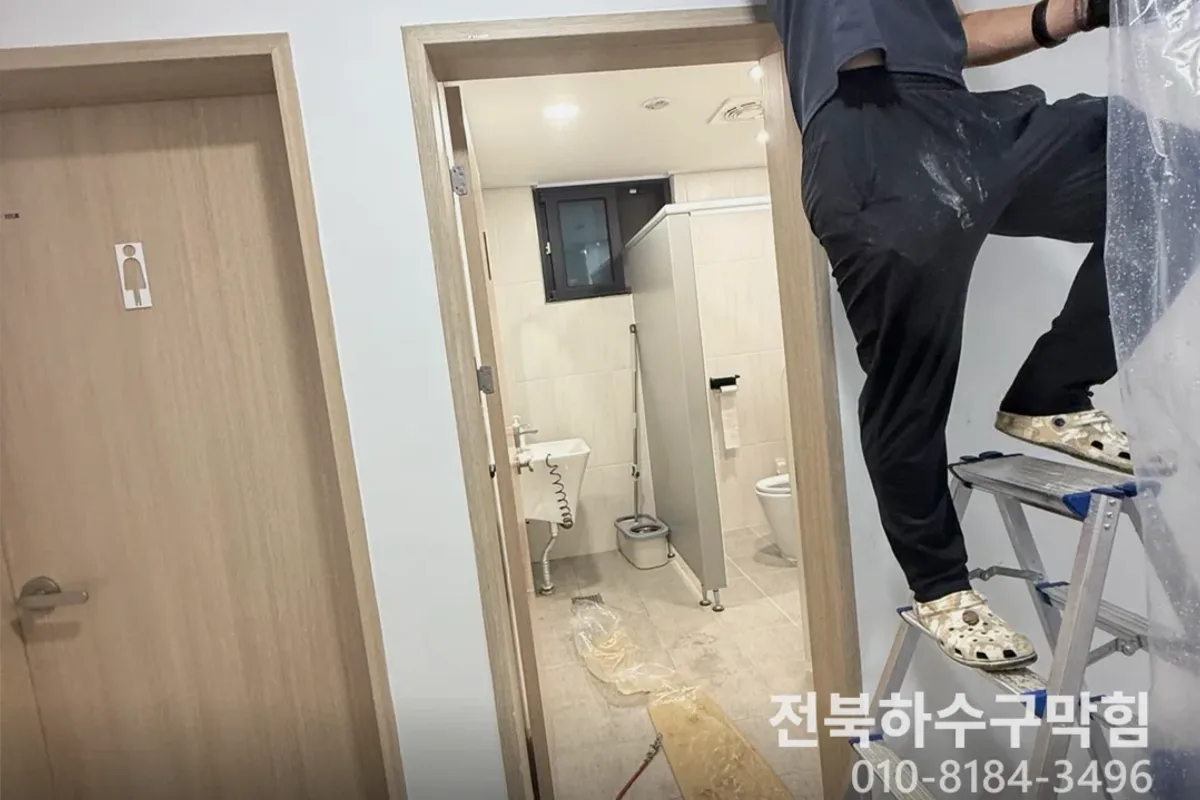 군산시 수송동 하수구막힘 전문 장비 투입 작업 중 (하수구뚫는)