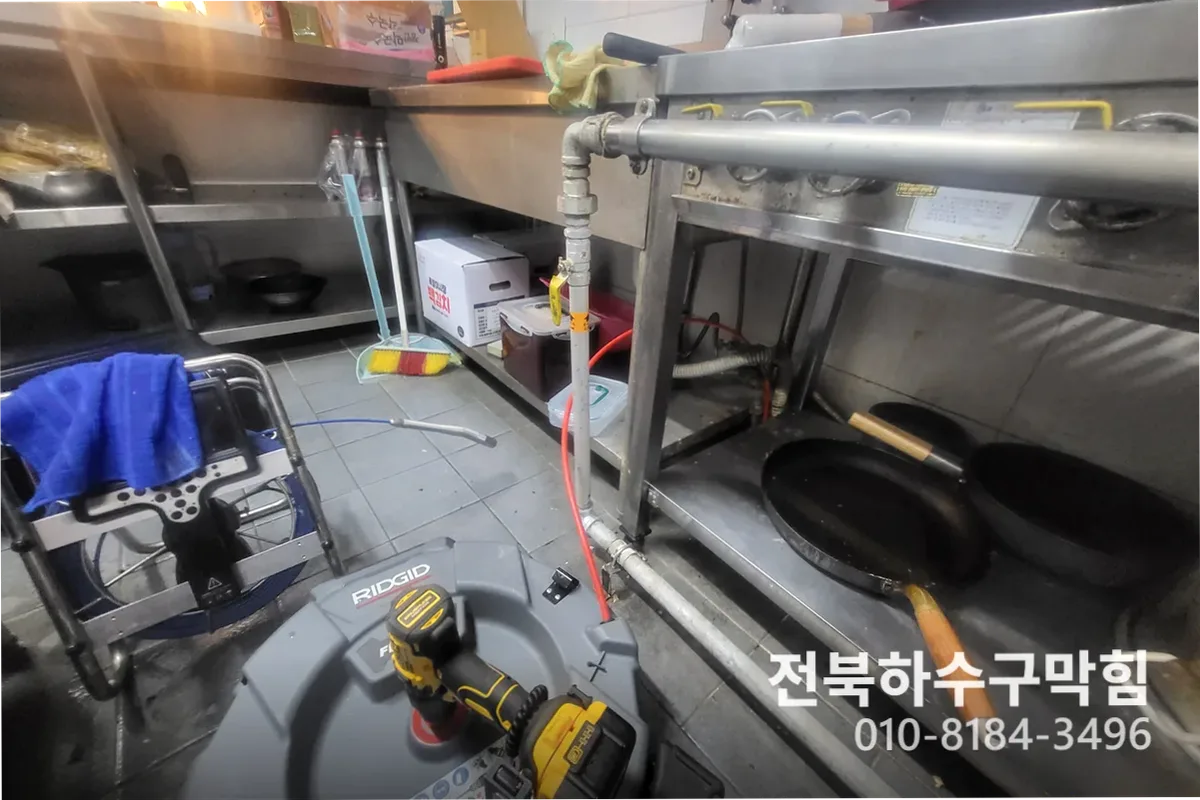 군산시 수송동 하수구막힘 작업 완료 후 정상 배수 확인 (하수구뚫는)