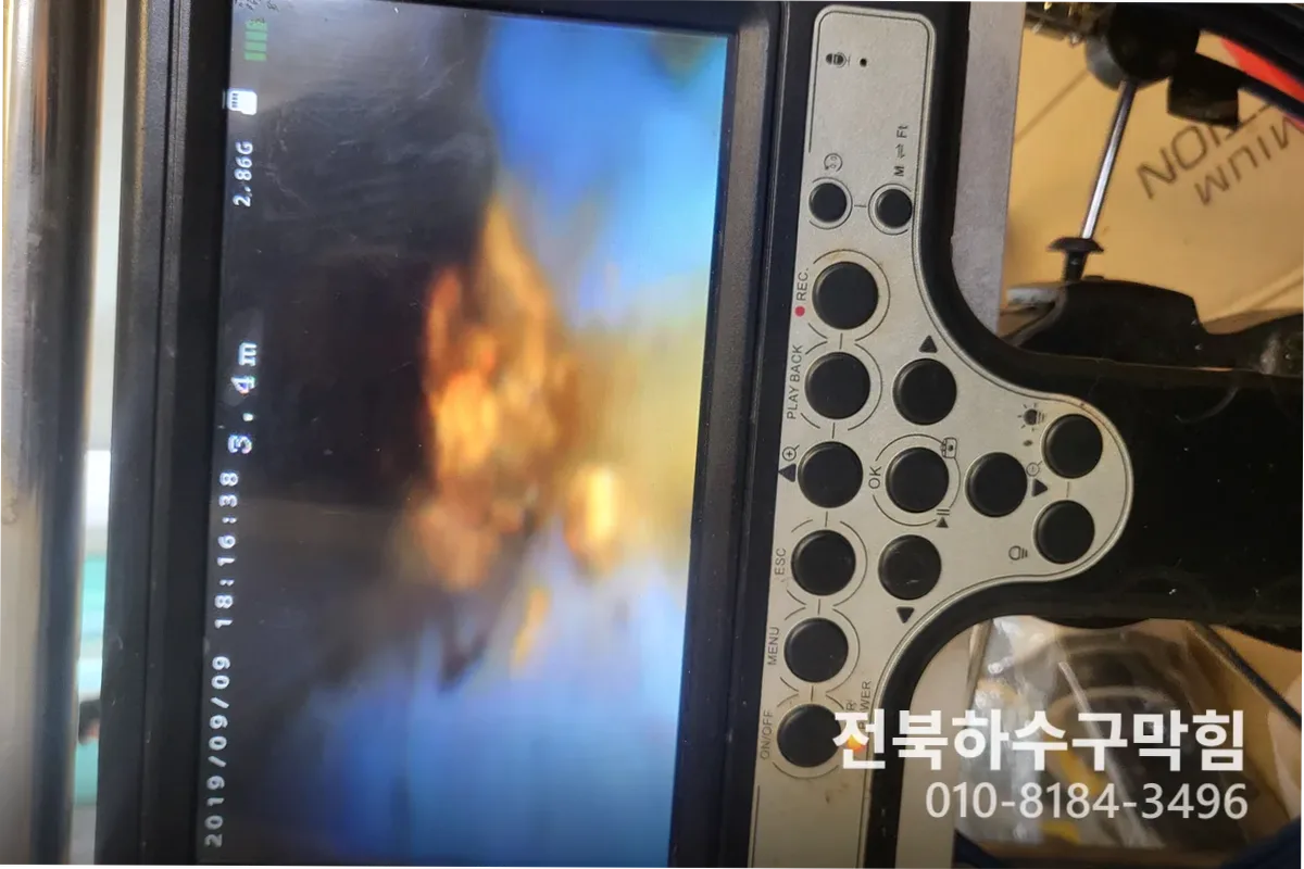 익산시 인화동 하수구막힘 전문 장비 투입 작업 중 (인화동하수구물안빠짐)