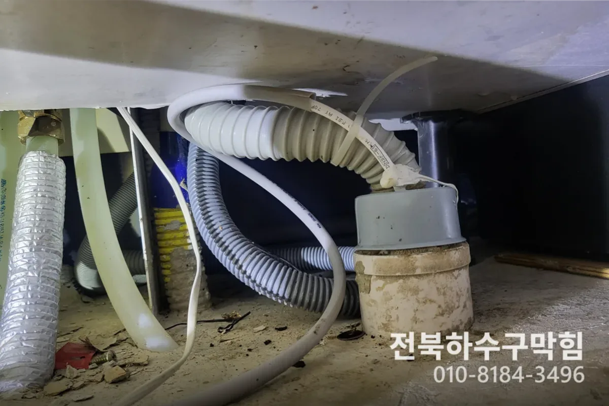 전주시 서신동 하수구막힘 하수구냄새제거 작업 완료 후 정상 배수 확인 (30분)