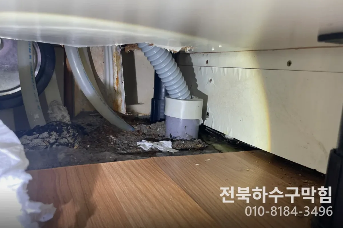 전주시 송천동 하수구막힘 하수구악취제거 전문 장비 투입 작업 중 (송천동24시하수구)