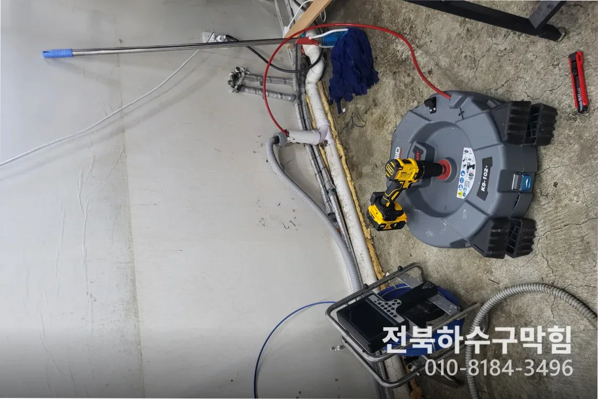 전주시 효자동 하수구막힘 전문 장비 투입 작업 중 (100)