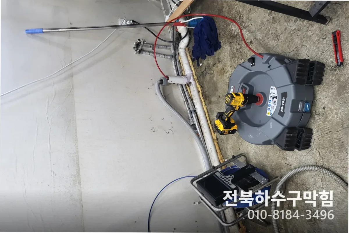 전주시 효자동 하수구막힘 전문 장비 투입 작업 중 (하수구역류)