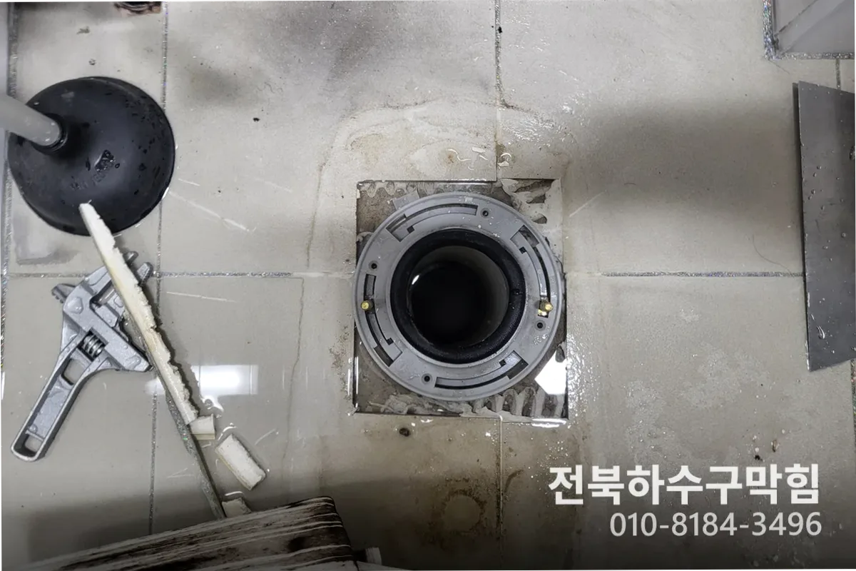 군산시 미성동 누수탐지 전문 장비 투입 작업 중 (누수수리)