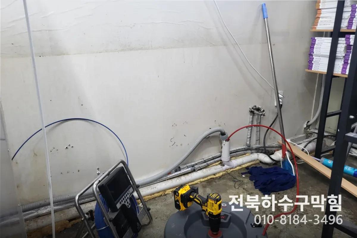 군산시 삼학동 싱크대막힘 작업 완료 후 정상 배수 확인 (3년)