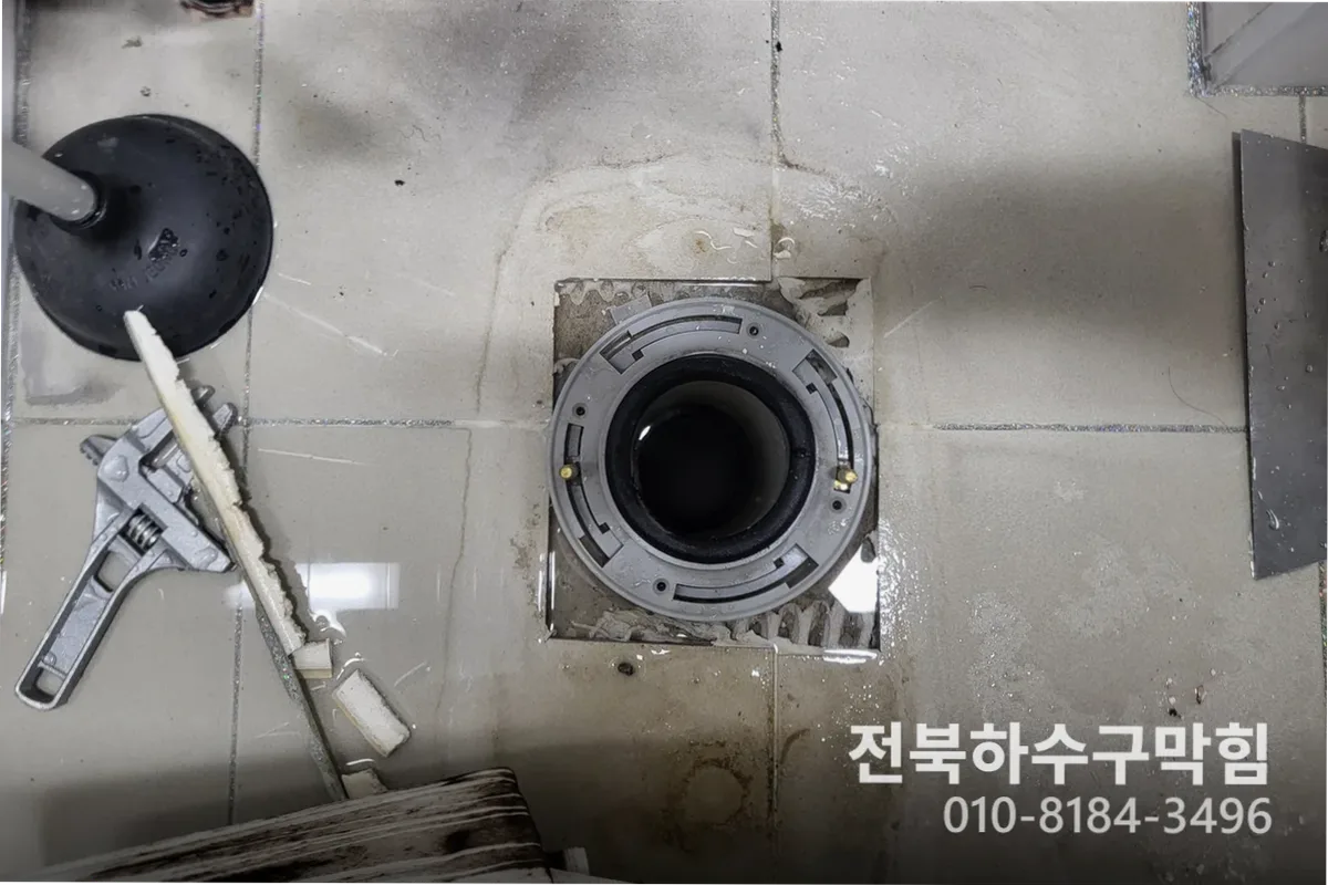 군산시 흥남동 싱크대막힘 전문 장비 투입 작업 중 (싱크대배관청소업체)