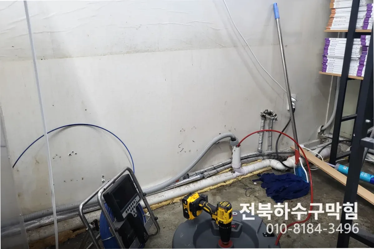 군산시 흥남동 싱크대막힘 작업 완료 후 정상 배수 확인 (싱크대배관청소업체)