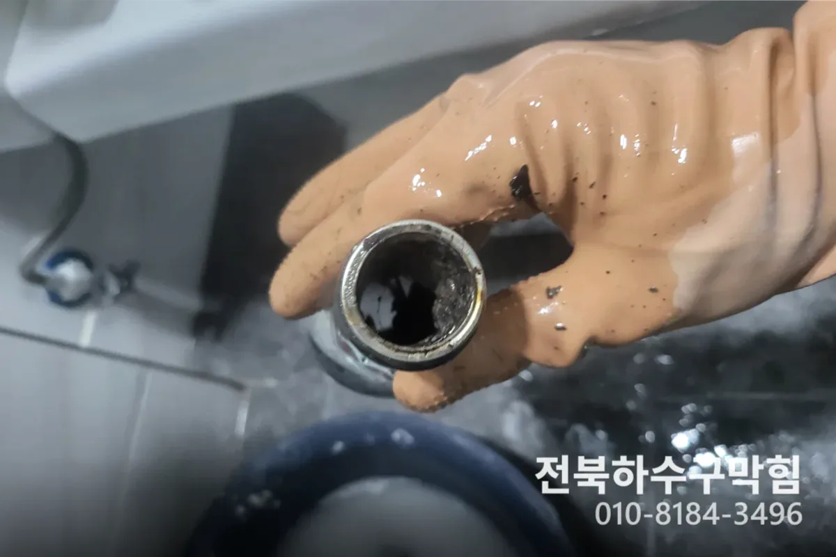 김제시 싱크대막힘 싱크대물안빠짐 작업 완료 후 정상 배수 확인 (김제싱크대24시간)