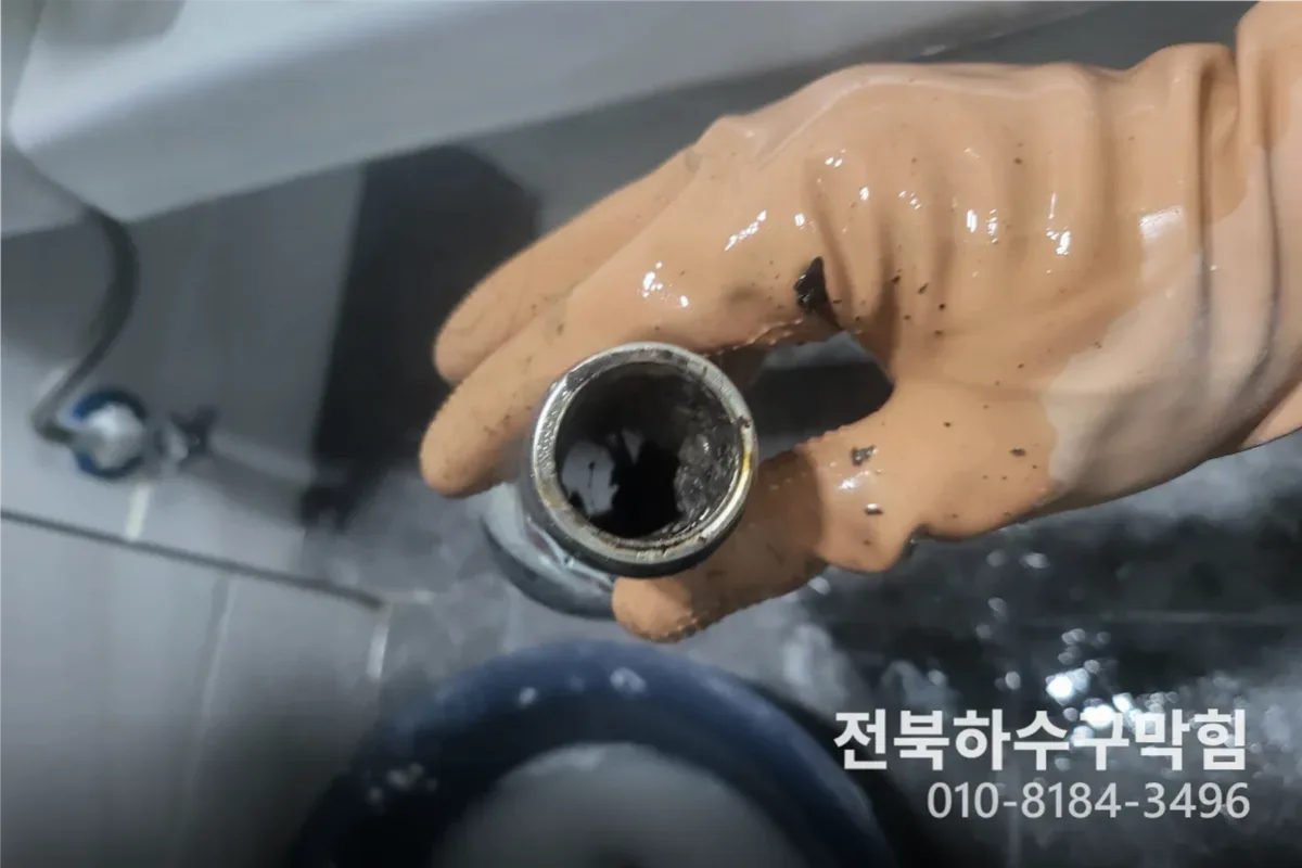 익산시 모현동 싱크대막힘 전문 장비 투입 작업 중 (15년)