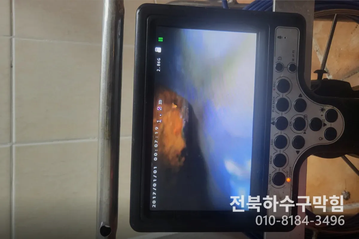 전주시 덕진동 싱크대막힘 싱크대뚫어주는곳 작업 완료 후 정상 배수 확인 (덕진동씽크대냄새)