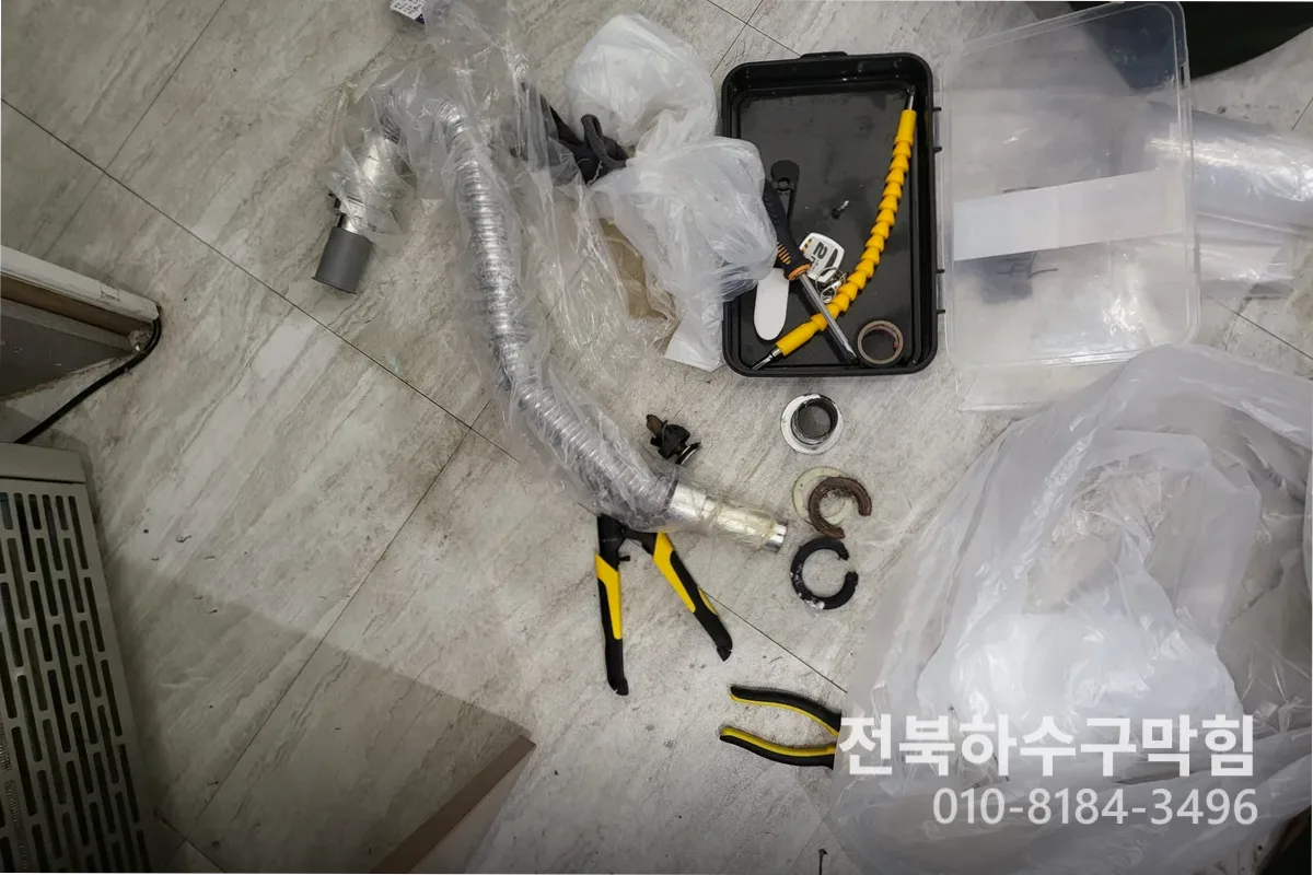 전주시 서신동 싱크대막힘 싱크대청소비용 전문 장비 투입 작업 중 (씽크대하부장냄새)