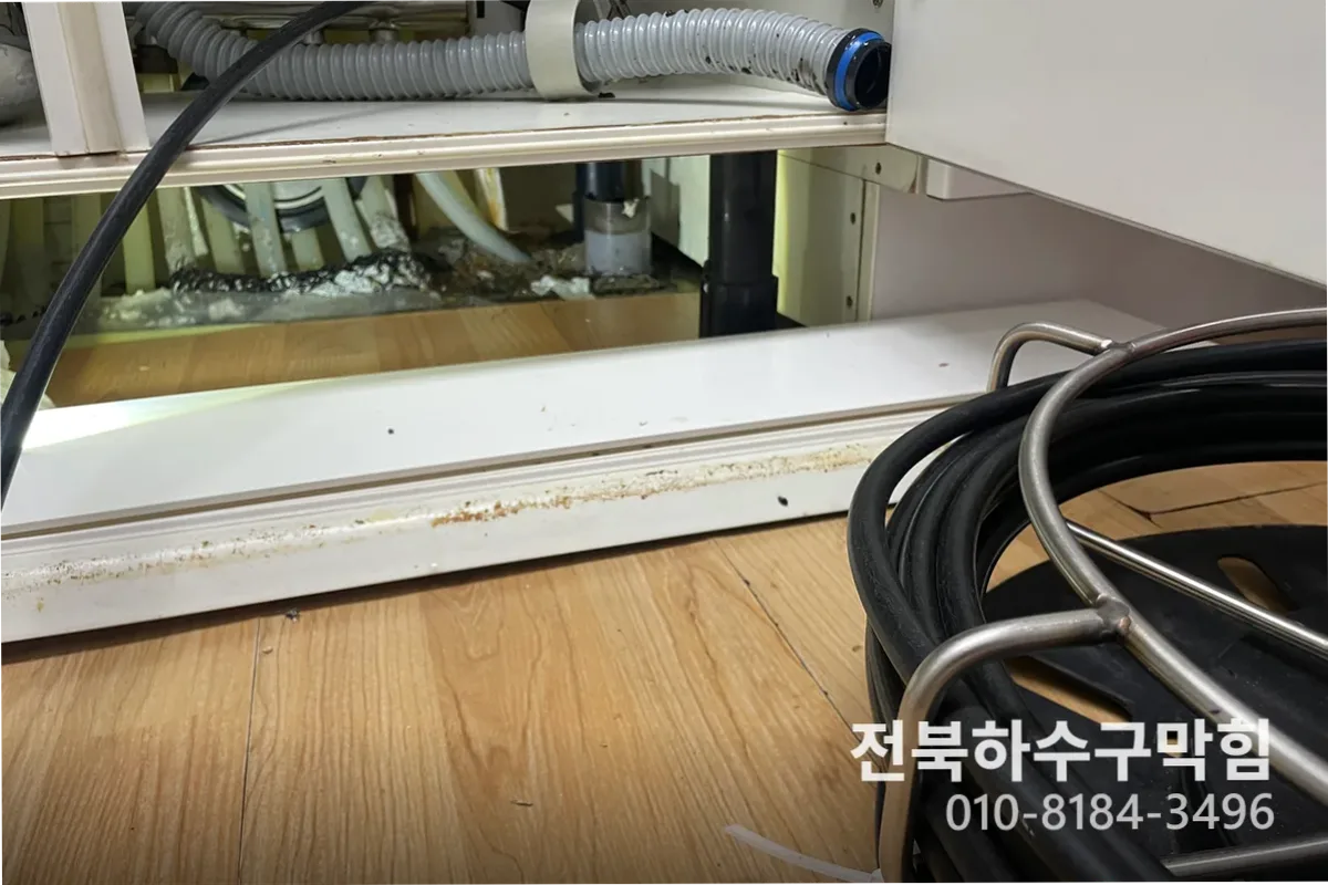 전주시 서신동 싱크대막힘 작업 완료 후 정상 배수 확인 (서신동긴급싱크대막힘)