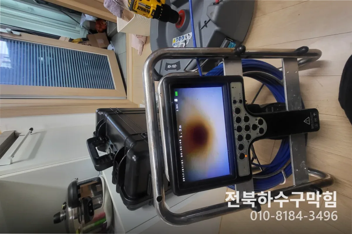 전주시 송천동 싱크대막힘 싱크대청소업체 작업 완료 후 정상 배수 확인 (송천동씽크대냄새)