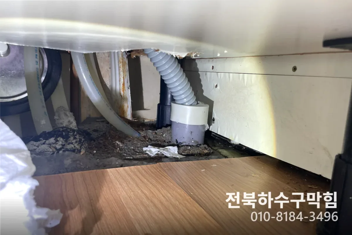 전주시 송천동 싱크대막힘 24시싱크대뚫기 작업 완료 후 정상 배수 확인 (24시싱크대뚫기부터)