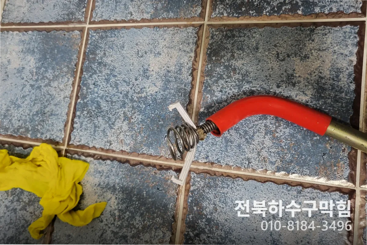 전주시 우아동 싱크대막힘 작업 완료 후 정상 배수 확인 (싱크대역류)