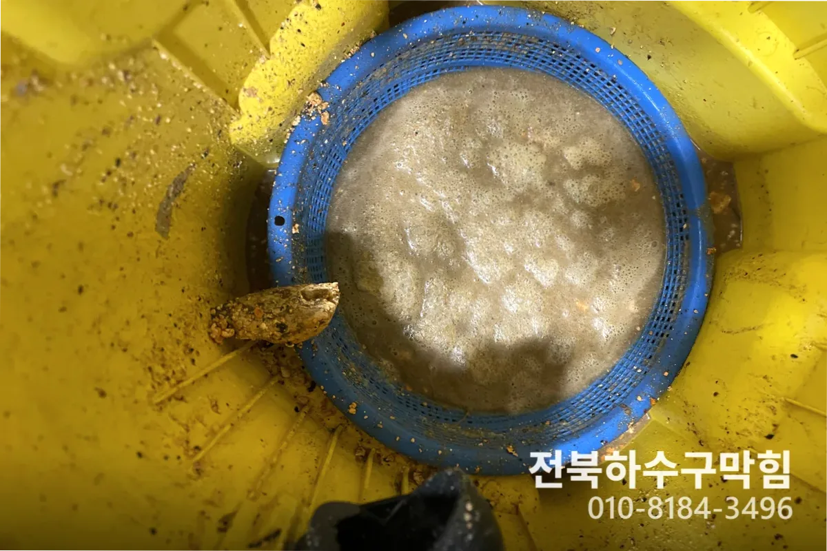 전주시 효자동 싱크대막힘 싱크대뚫는비용 전문 장비 투입 작업 중 (효자동싱크대청소업체)