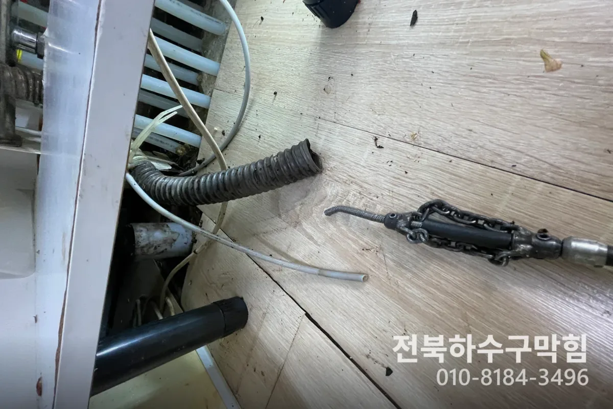 군산시 나운동 변기막힘 전문 장비 투입 작업 중 (나운동변기막힘해결)