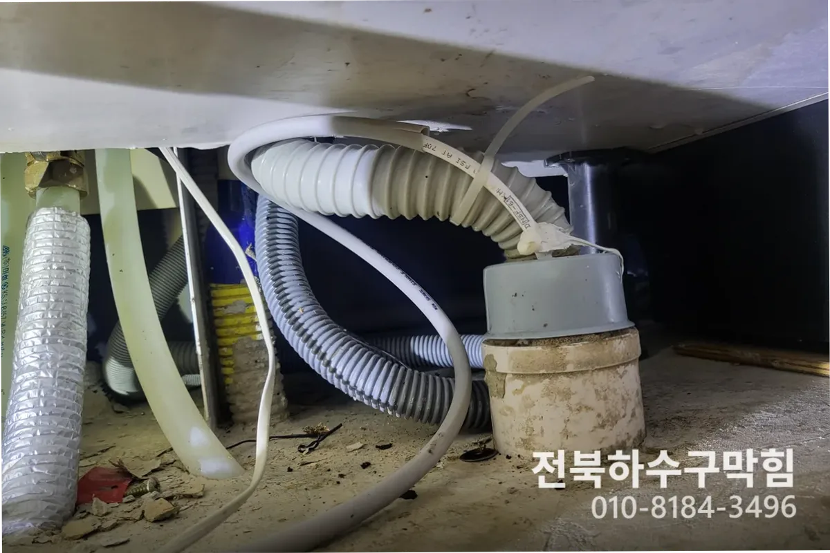 군산시 미성동 변기막힘 변기업체 작업 완료 후 정상 배수 확인 (미성동변기긴급출동)