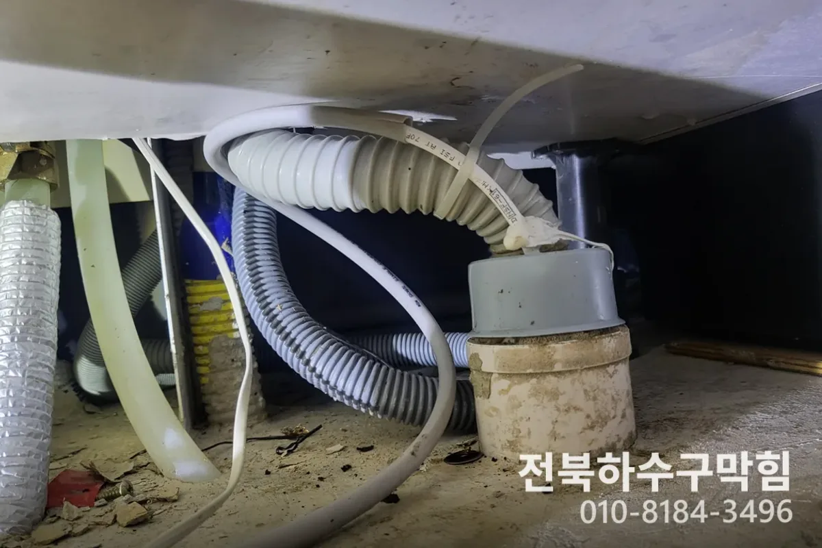 군산시 소룡동 변기막힘 변기뚫는업체 작업 완료 후 정상 배수 확인 (30분)