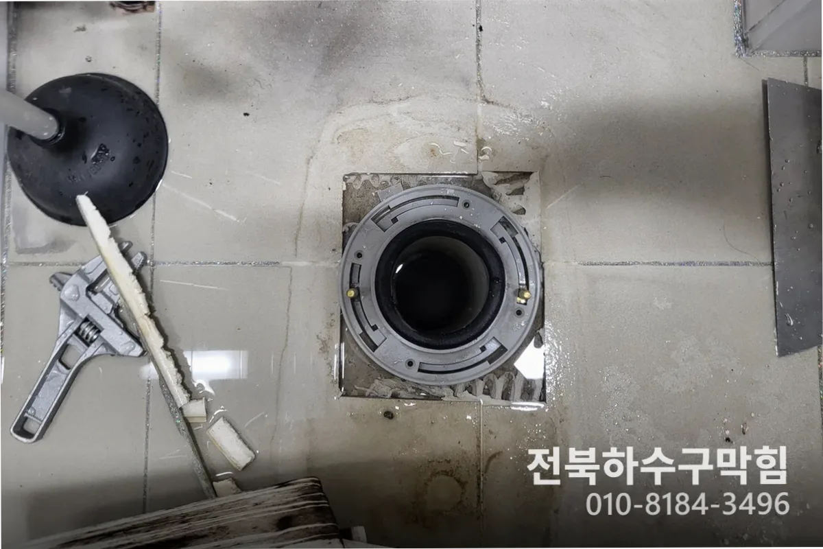 군산시 조촌동 변기막힘 작업 완료 후 정상 배수 확인 (30분)