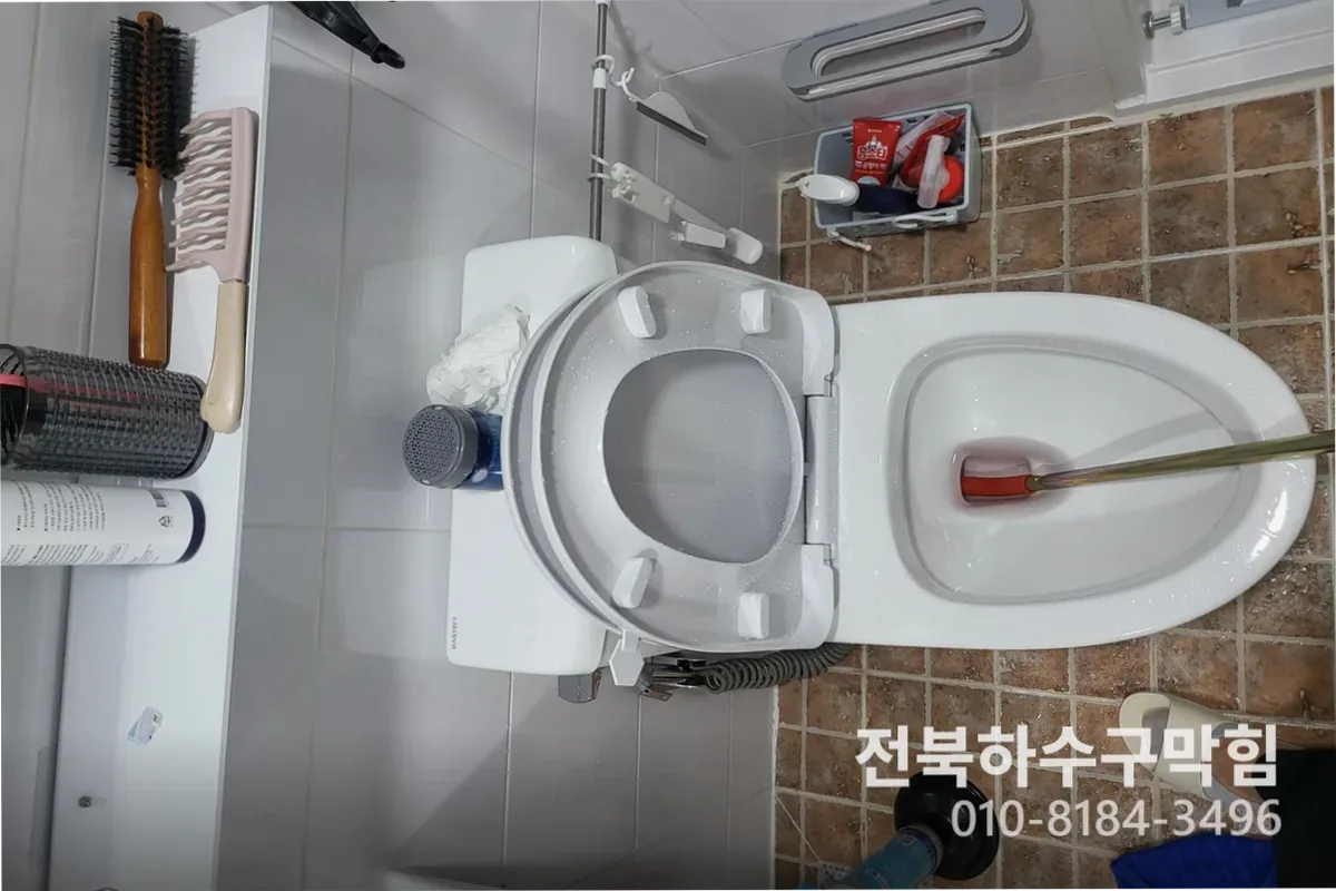 익산시 모현동 변기막힘 전문 장비 투입 작업 중 (변기탈거비용)