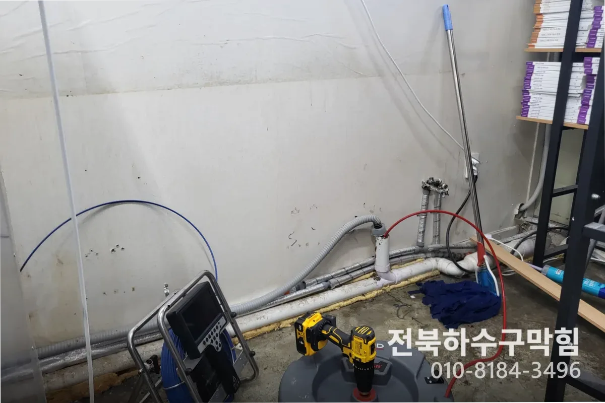 익산시 모현동 변기막힘 전문 장비 투입 작업 중 (변기잘하는곳)