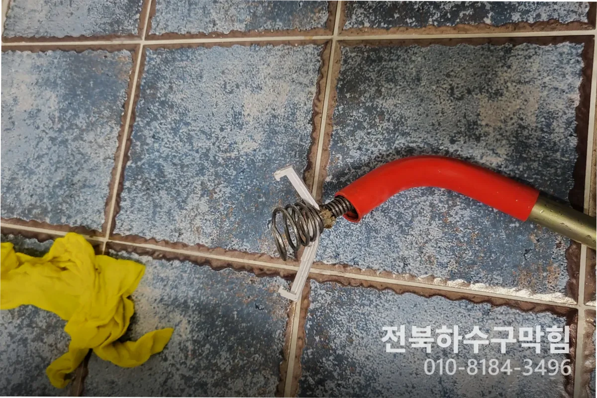 익산시 어양동 변기막힘 변기뚫음비용 작업 전 배관 상태 진단 (30분만에)