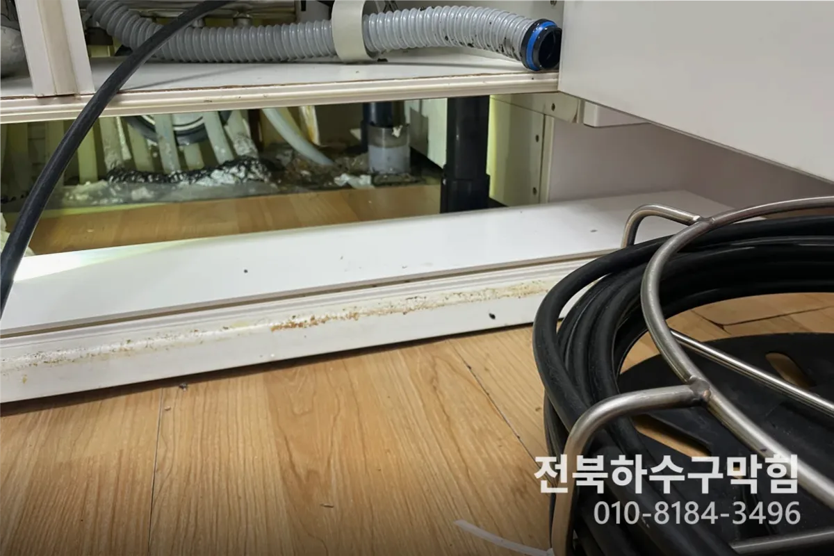 익산시 어양동 변기막힘 변기뚫음비용 전문 장비 투입 작업 중 (30분만에)