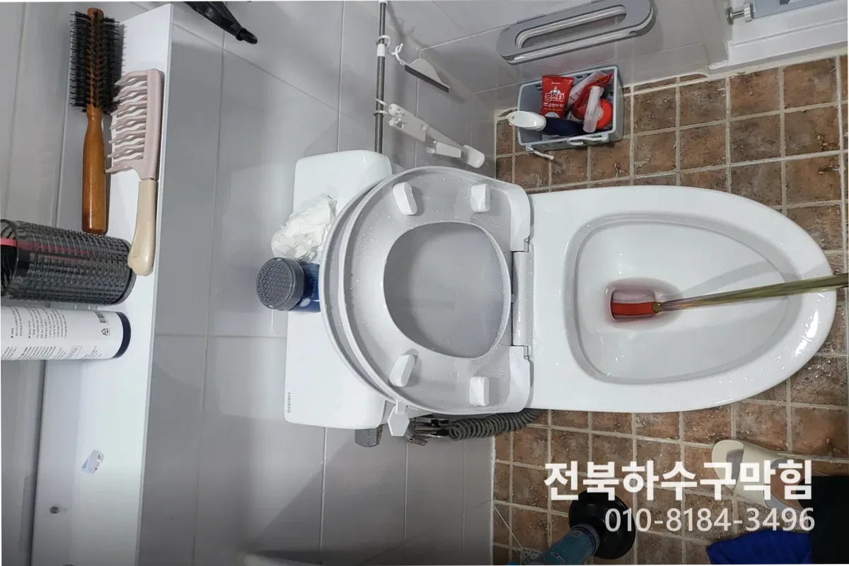 전주시 덕진동 변기막힘 전문 장비 투입 작업 중 (7번)