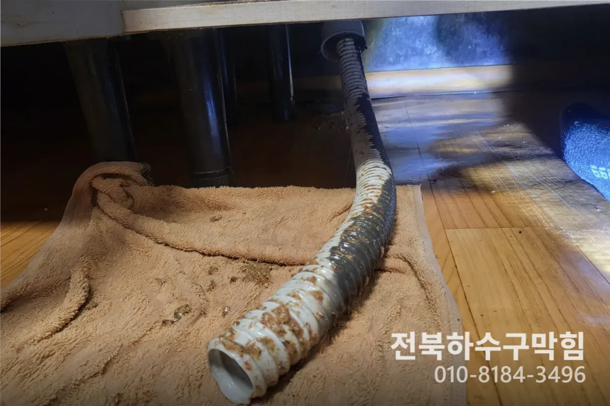 전주시 삼천동 변기막힘 전문 장비 투입 작업 중 (변기긴급출동)