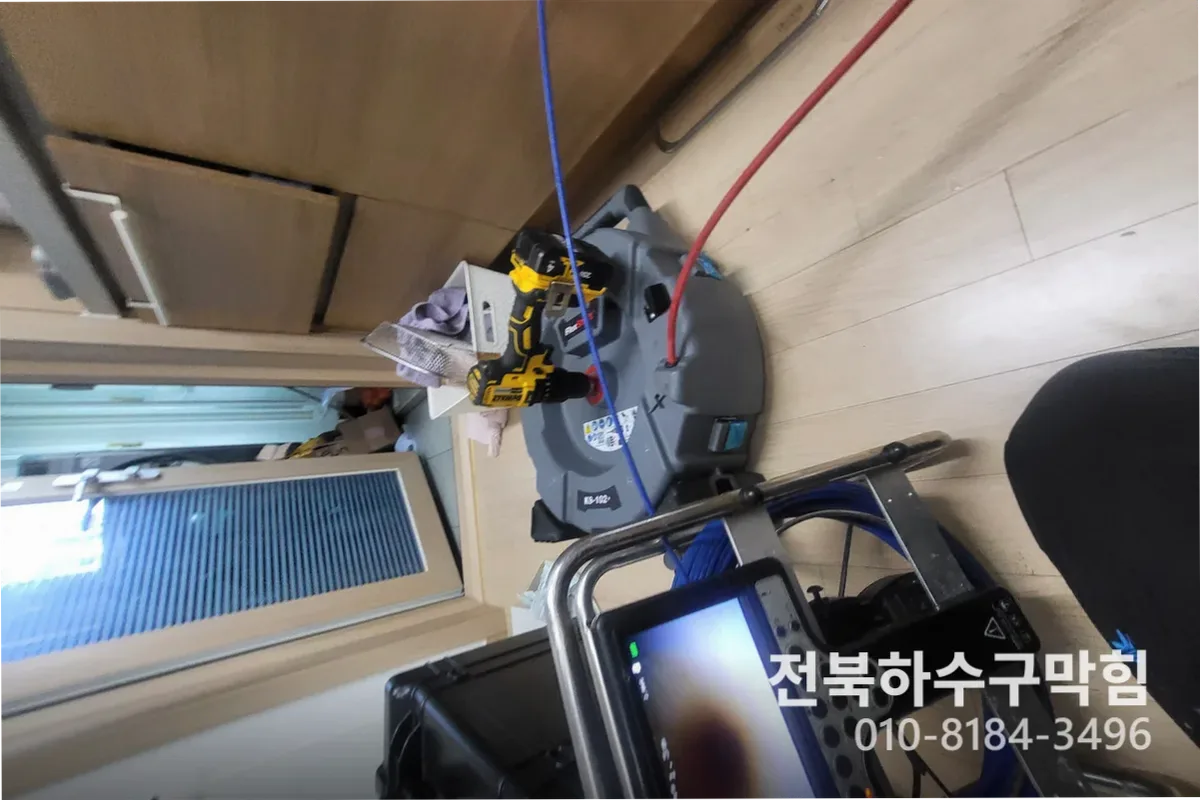전주시 서신동 변기막힘 전문 장비 투입 작업 중 (서신동변기물안내려감)