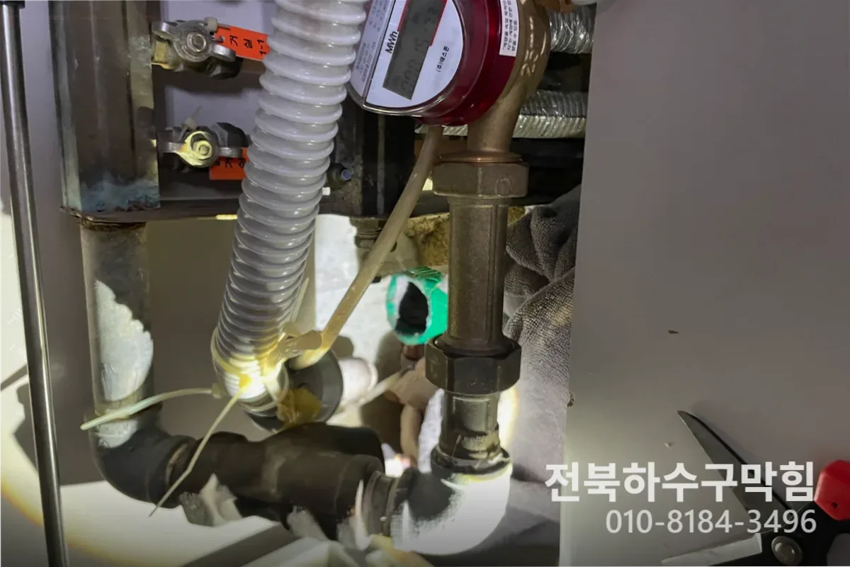 전주시 서신동 변기막힘 작업 완료 후 정상 배수 확인 (서신동변기물안내려감)