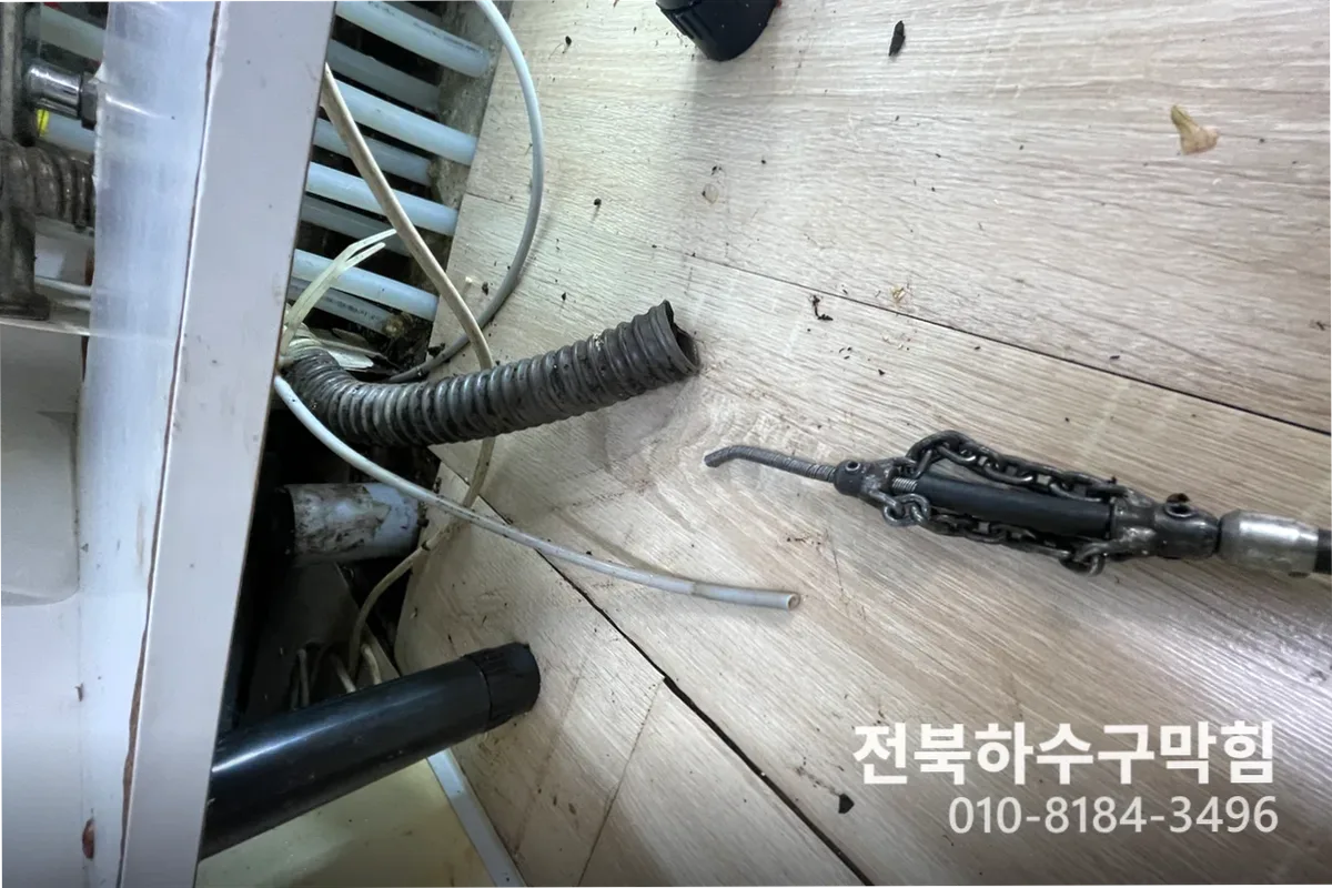 전주시 서신동 변기막힘 작업 완료 후 정상 배수 확인 (서신동변기뚫어주는곳)