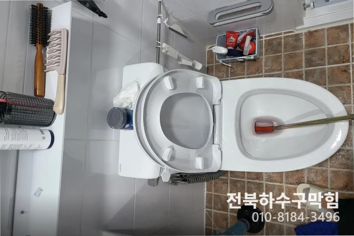 전주시 송천동 변기막힘 전문 장비 투입 작업 중 (송천동변기수리업체)